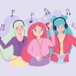 un grupo de chicas escuchando musica